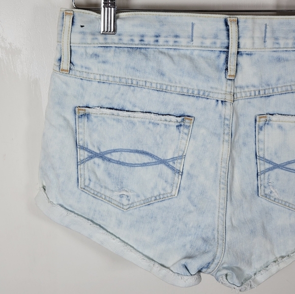 Abercrombie & Fitch Floral Embroidered Denim Shorts Size 28/6 - Picture 7 of 8